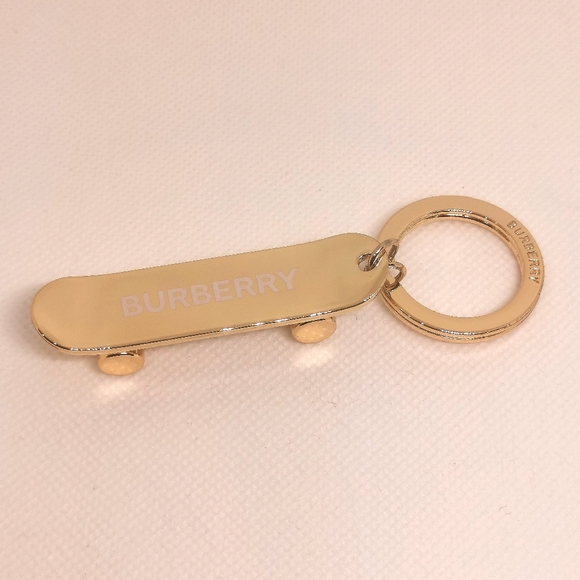 Brand New Burberry Skateboard Keychain Burberry Keychain Metal - Picture 3 of 6